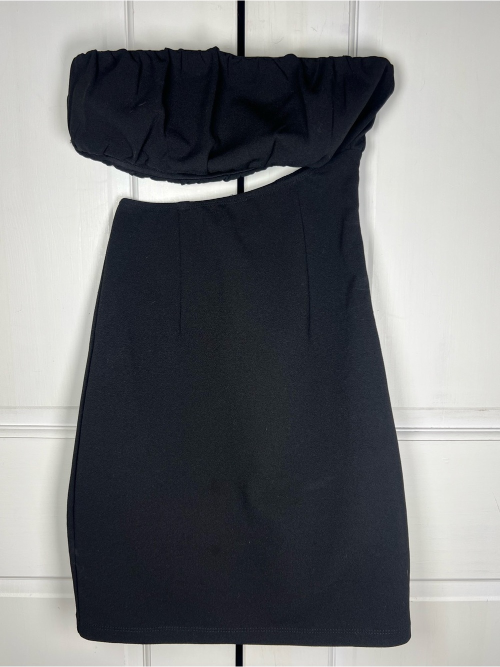 Princess Polly Grayson Black Strapless Asymmetric Cutout Mini Dress Size 2 - Picture 2 of 5